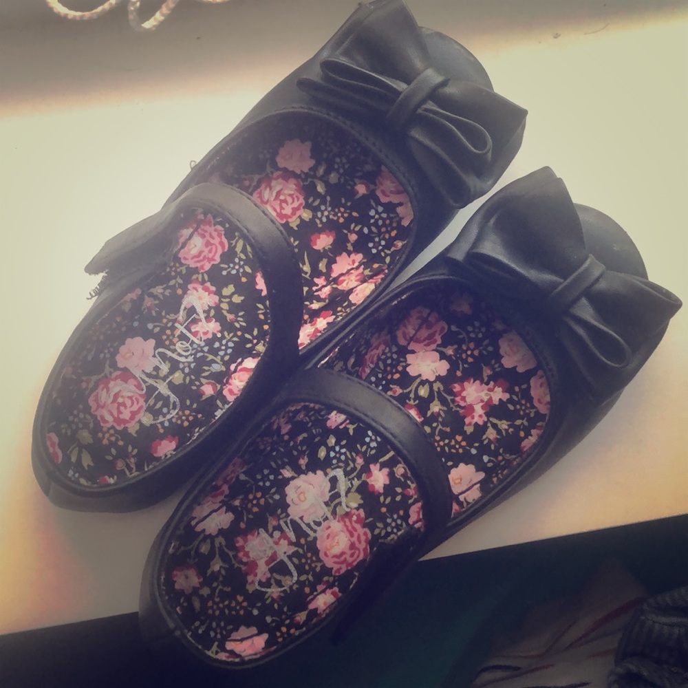 Black Leather Flats w/ Bow on Toe